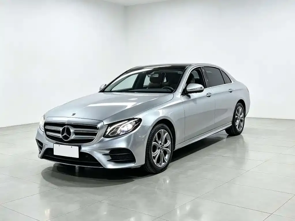Mercedes-Benz E-Class — фото 1