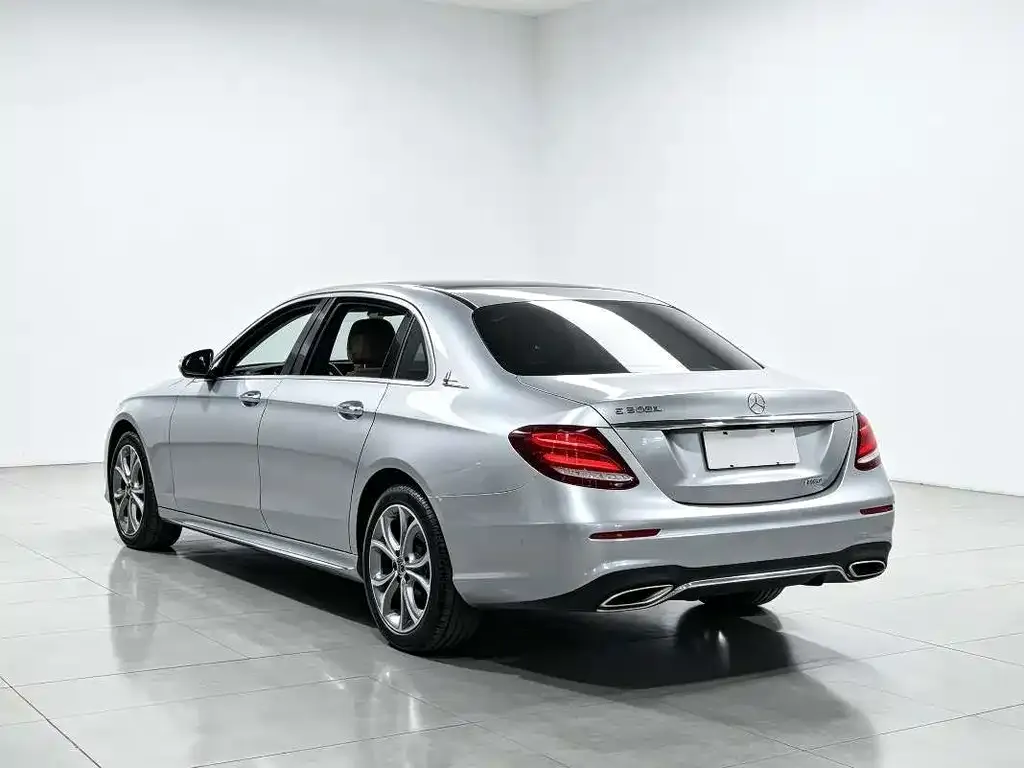 Mercedes-Benz E-Class — фото 6