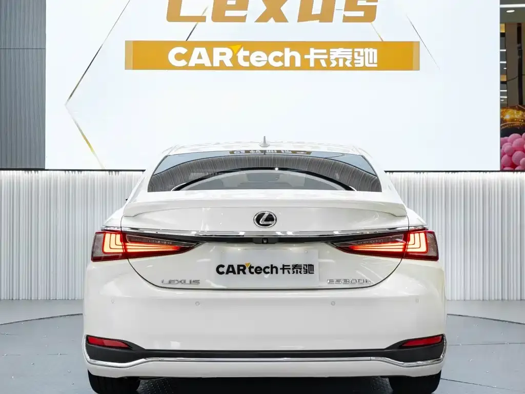 Lexus ES — фото 8