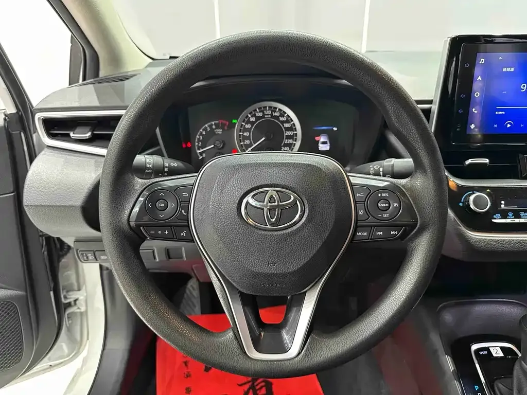 Toyota Corolla — фото 9