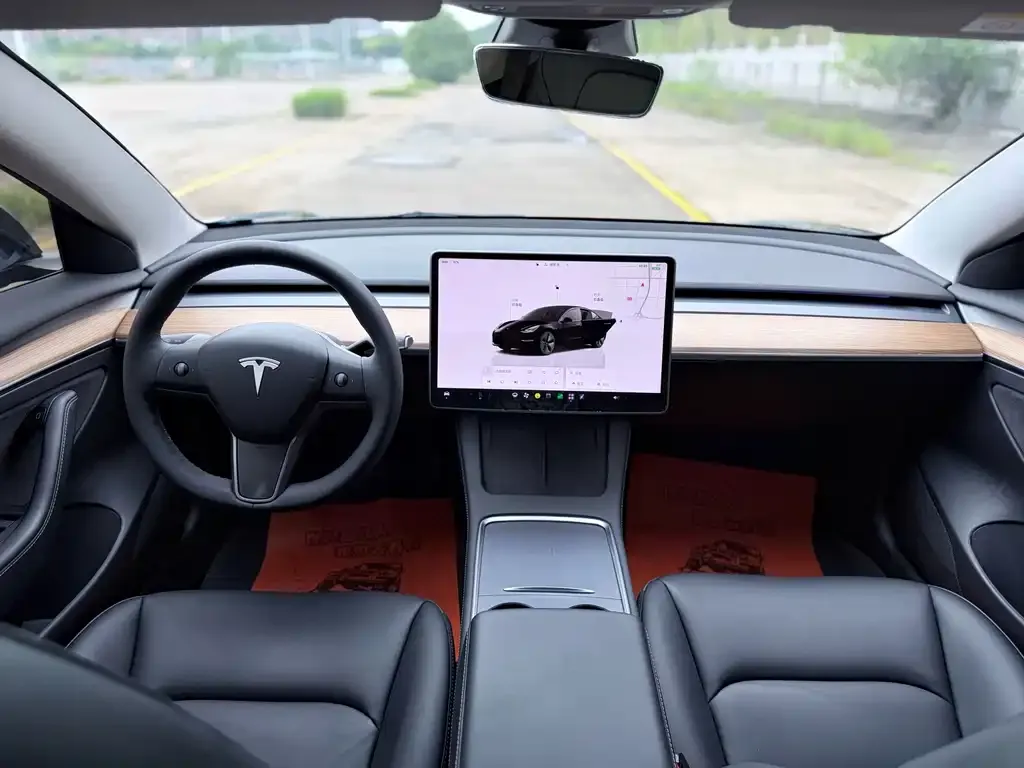 Tesla Model 3 — фото 3