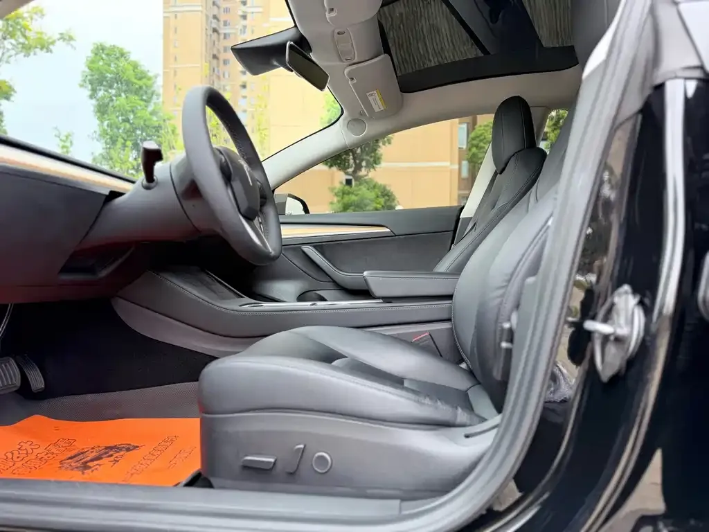 Tesla Model 3 — фото 10