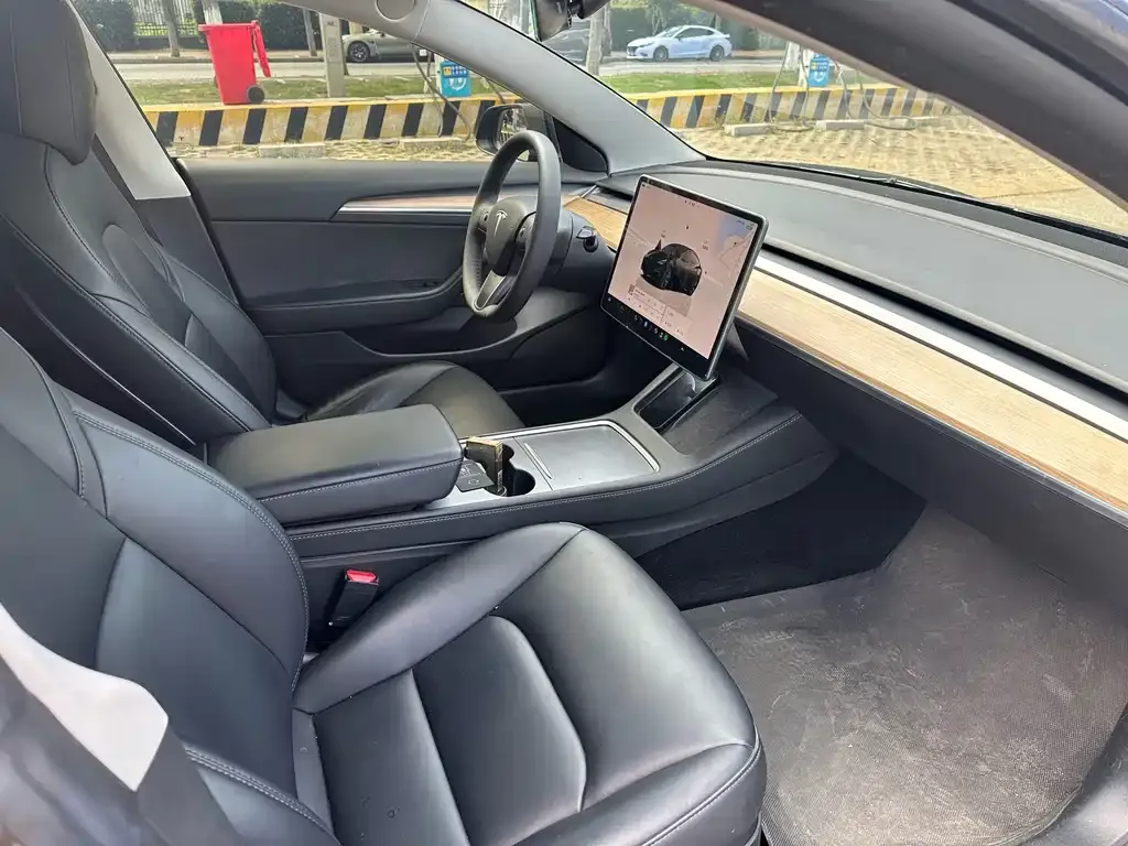 Tesla Model 3 — фото 4