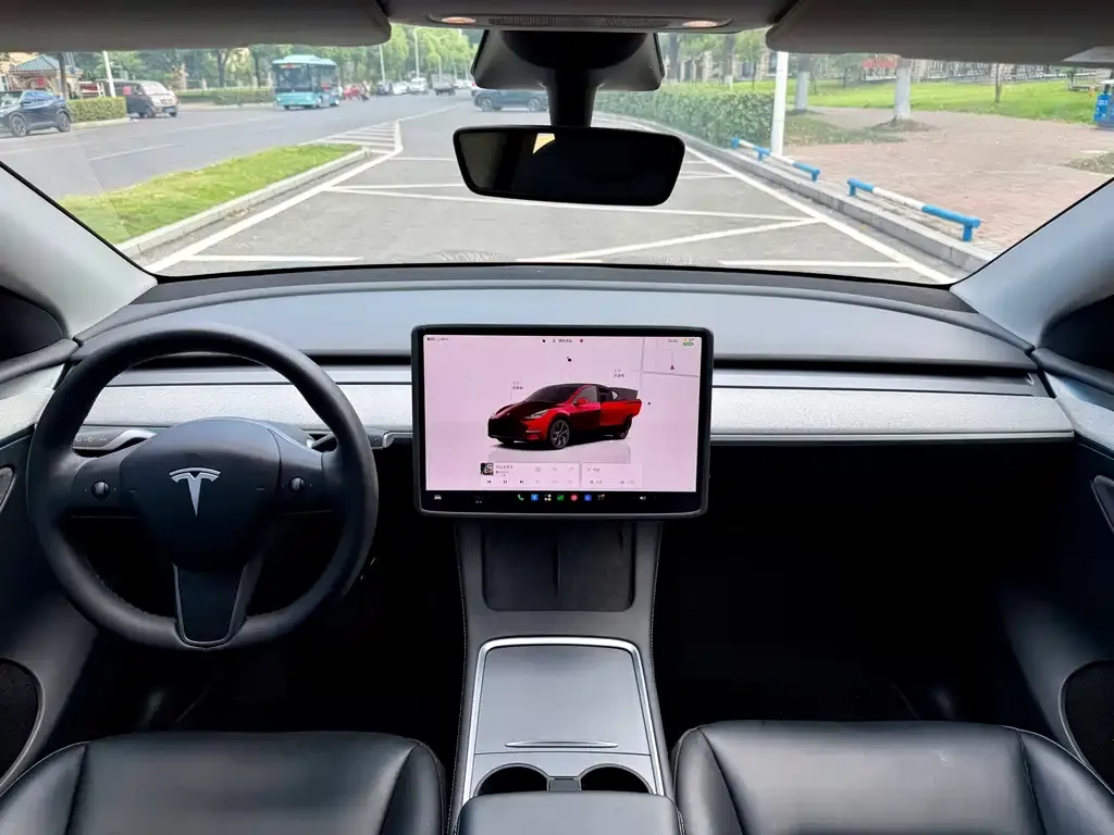 Tesla Model Y — фото 4
