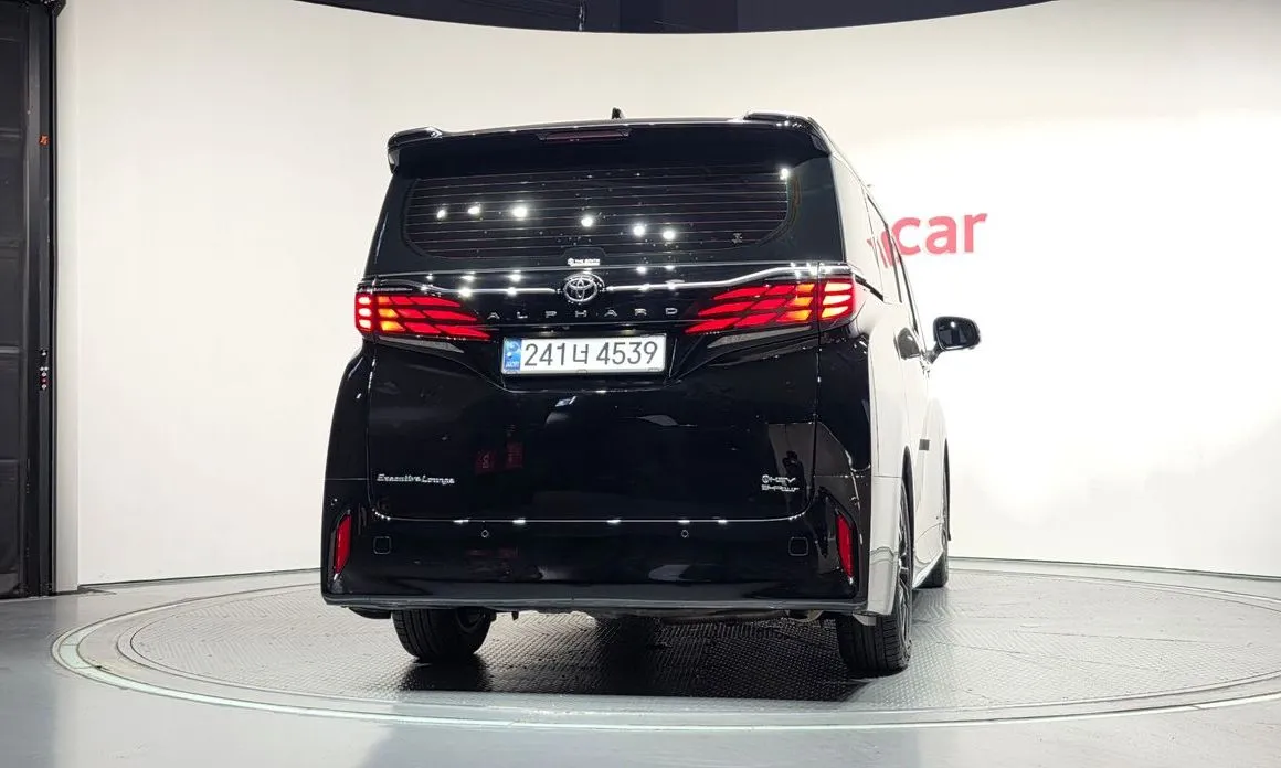 Toyota Alphard — фото 4