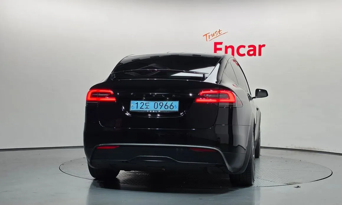 Tesla Model X — фото 2