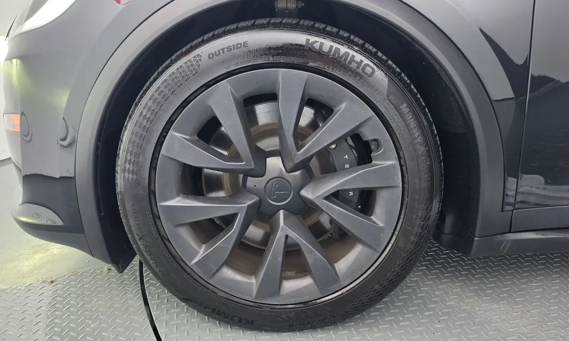 Tesla Model X — фото 9