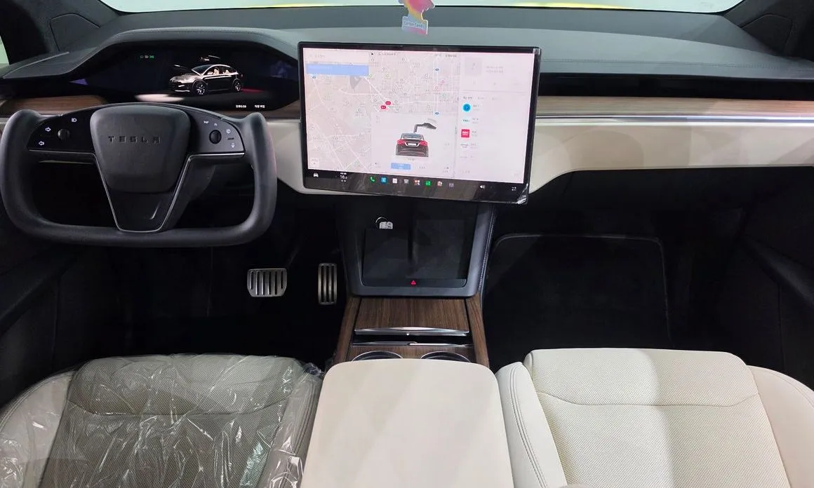 Tesla Model X — фото 6