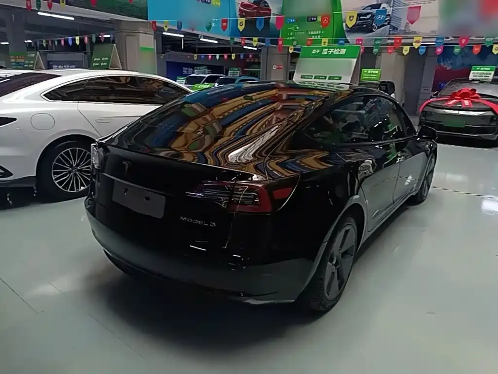 Tesla Model 3 — фото 10