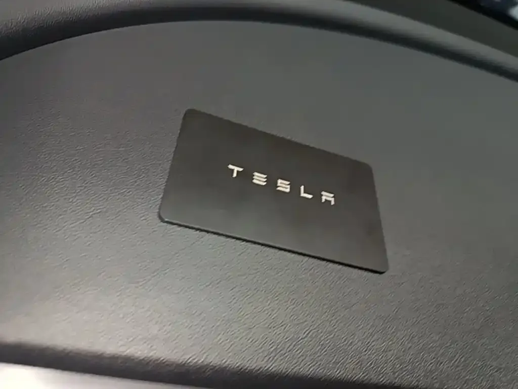 Tesla Model 3 — фото 9