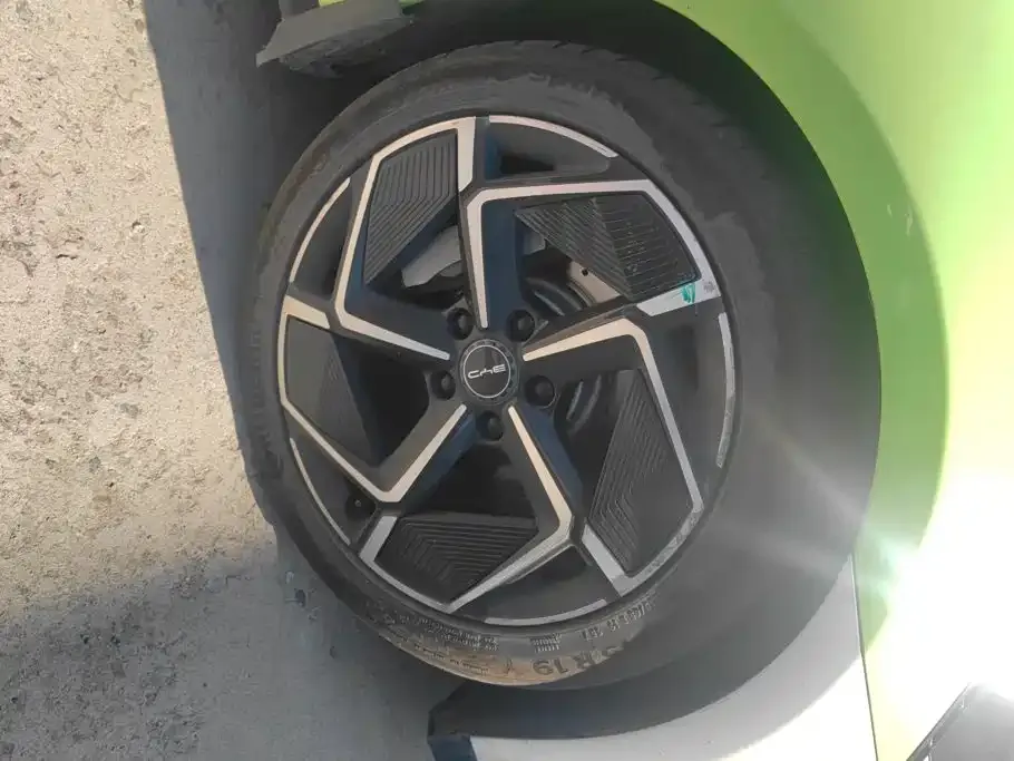 BYD Seal — фото 8