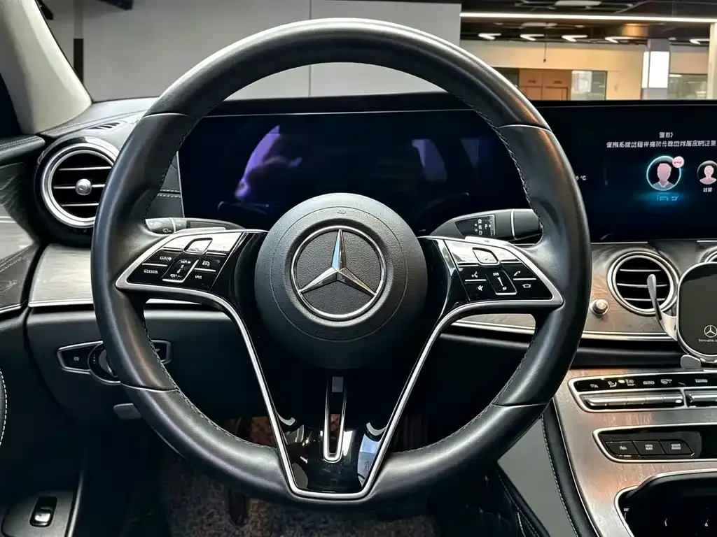 Mercedes-Benz E-Class — фото 6
