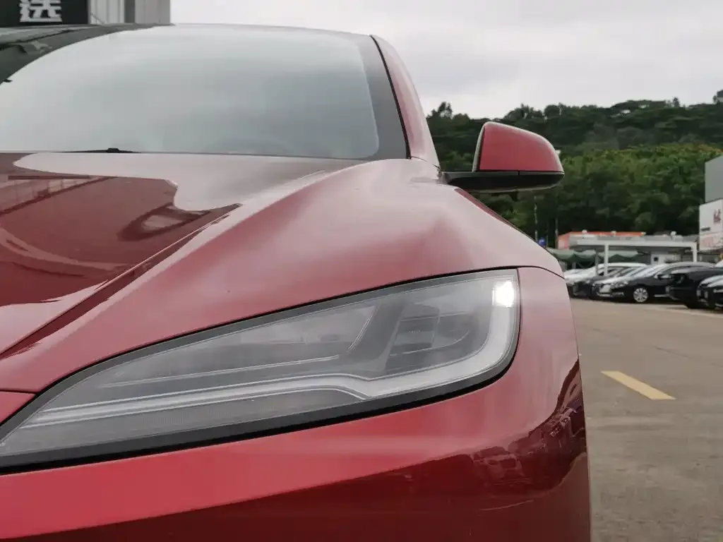 Tesla Model 3 — фото 3