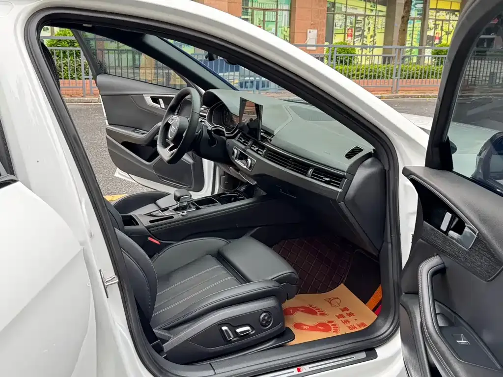 Audi A4L — фото 5