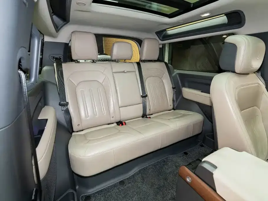 Land Rover Defender — фото 10
