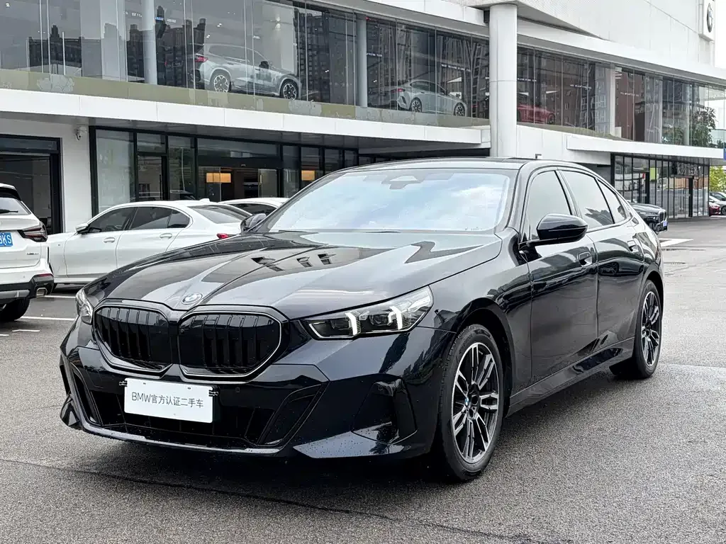 BMW 5 Series — фото 1