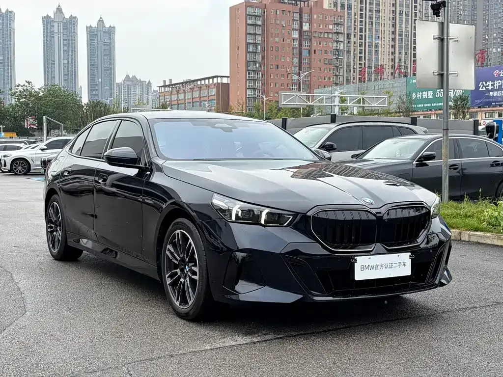 BMW 5 Series — фото 4