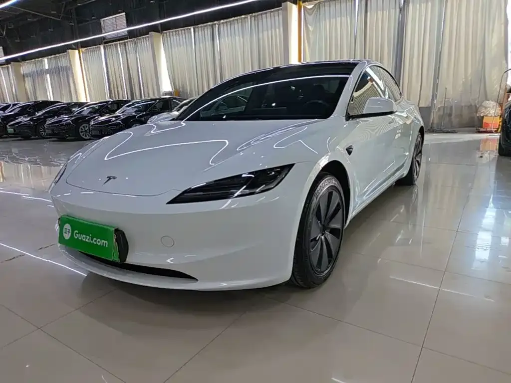 Tesla Model 3 — фото 1