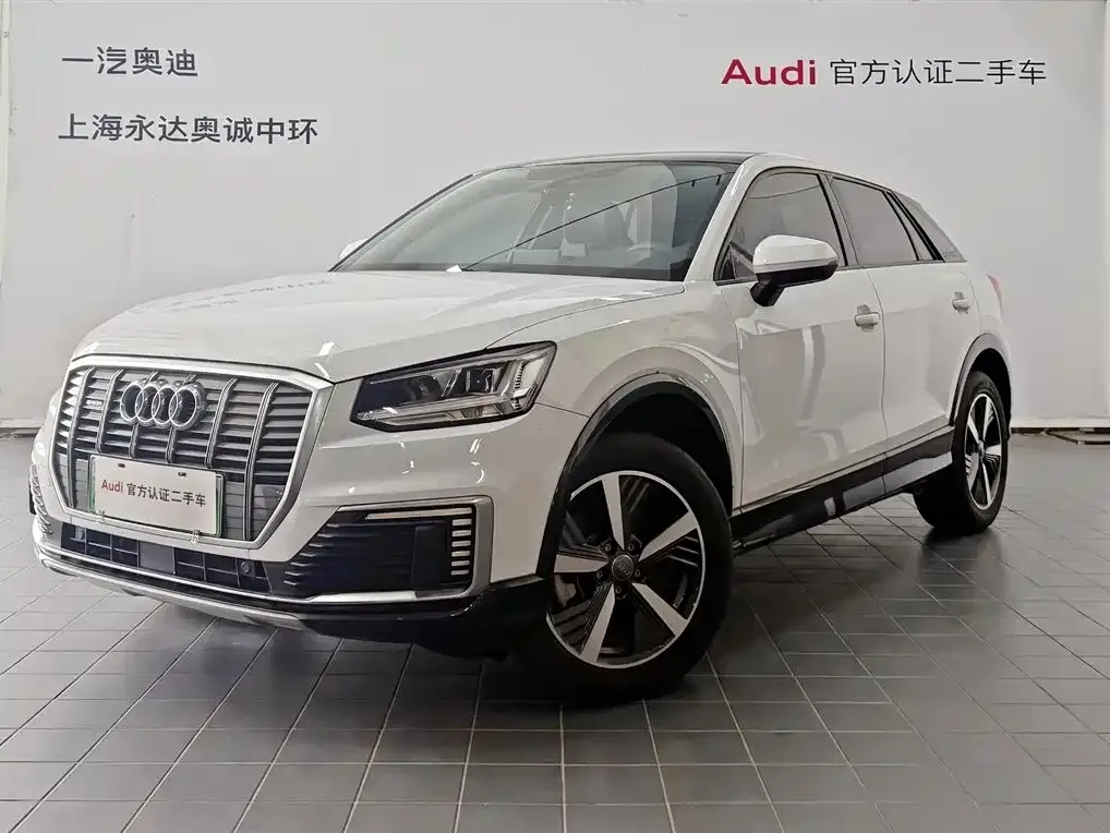 Audi Q2L e-tron — фото 1