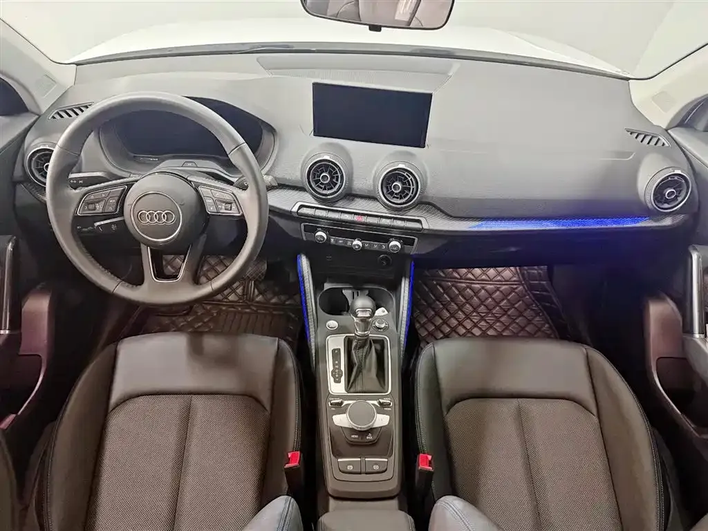 Audi Q2L e-tron — фото 10