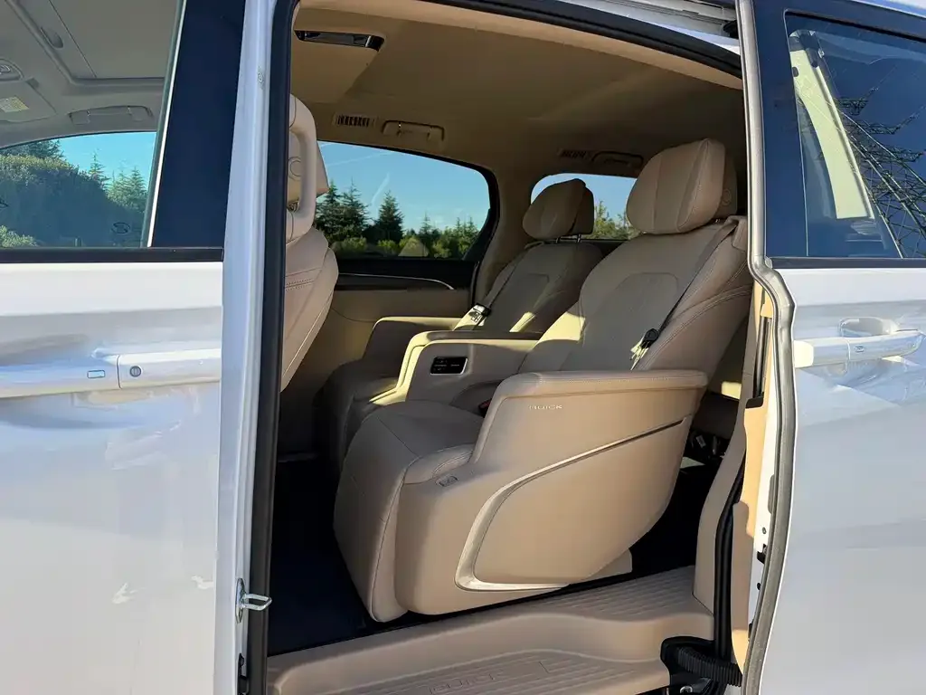 Buick GL8 Hybrid — фото 6