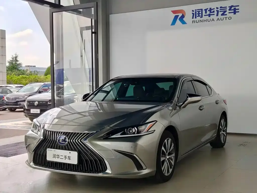 Lexus ES — фото 1
