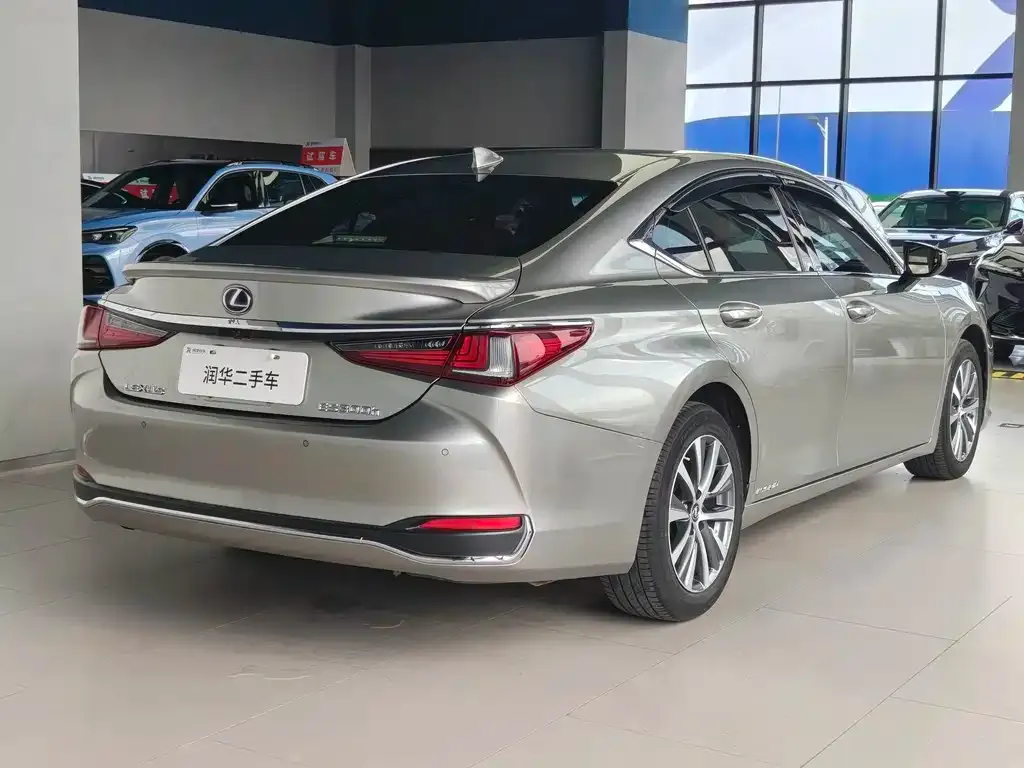 Lexus ES — фото 5