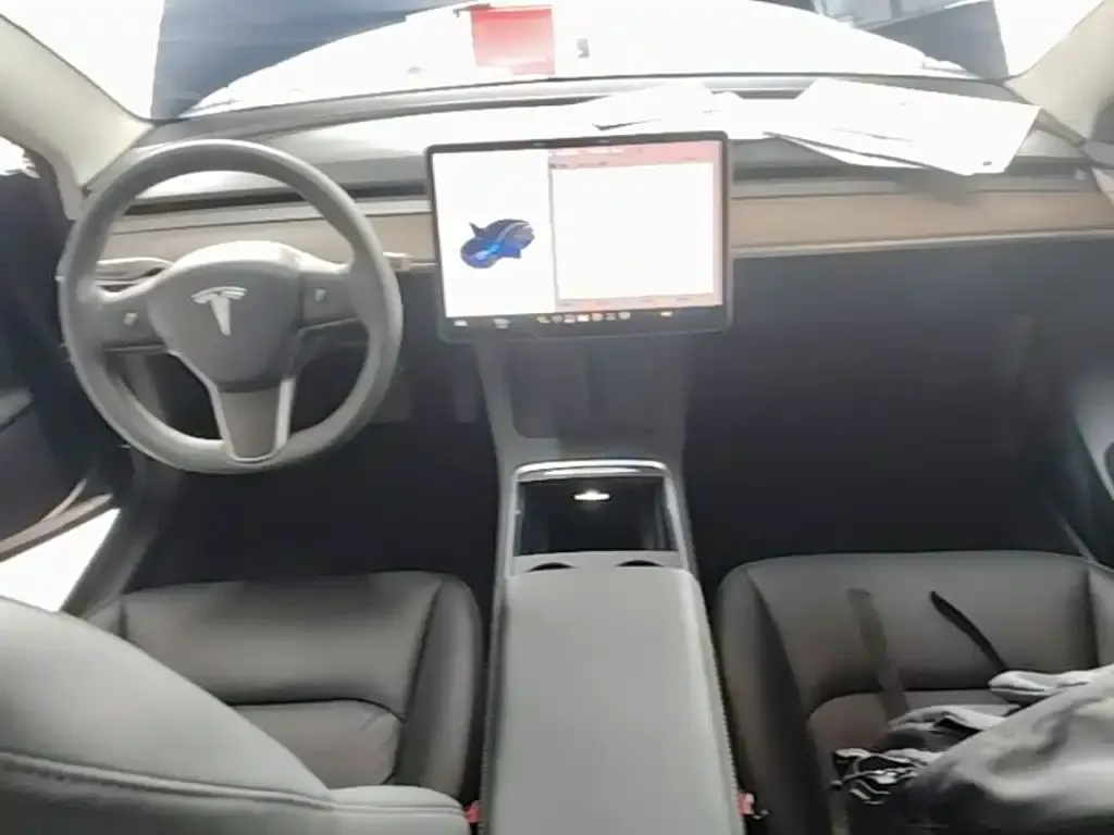 Tesla Model 3 — фото 7