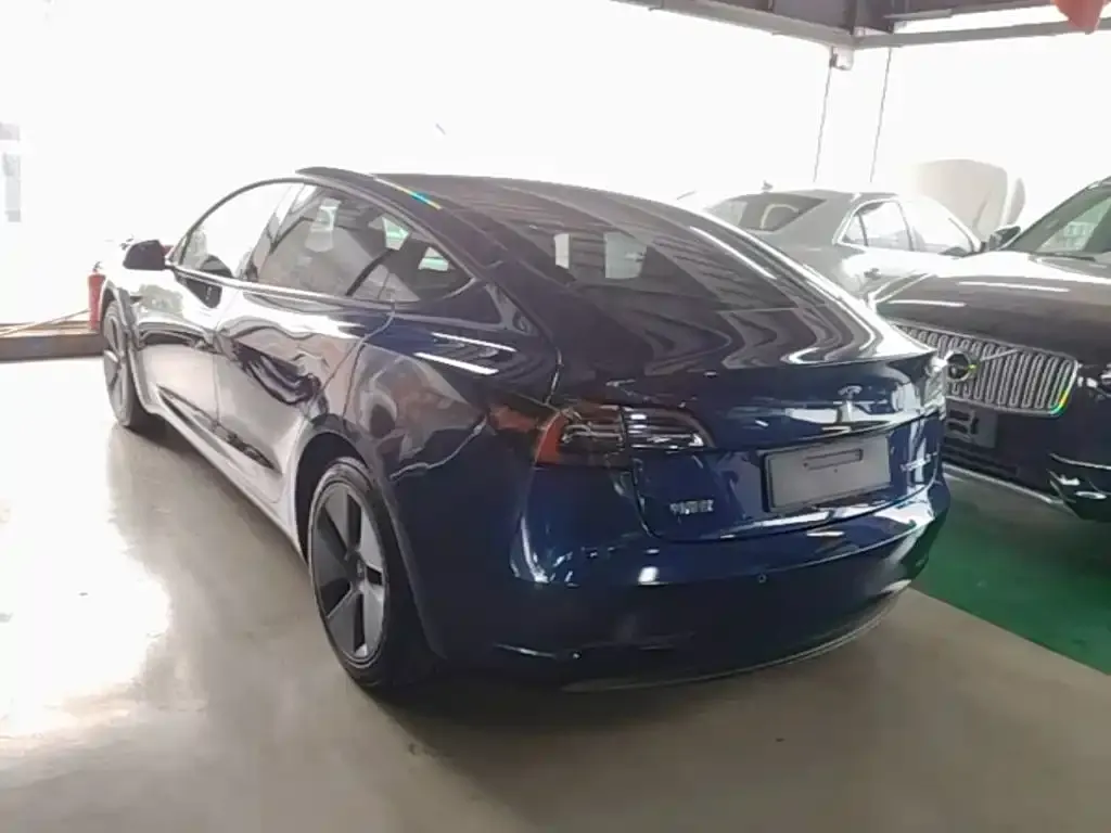 Tesla Model 3 — фото 8