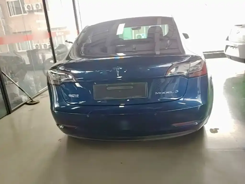 Tesla Model 3 — фото 4