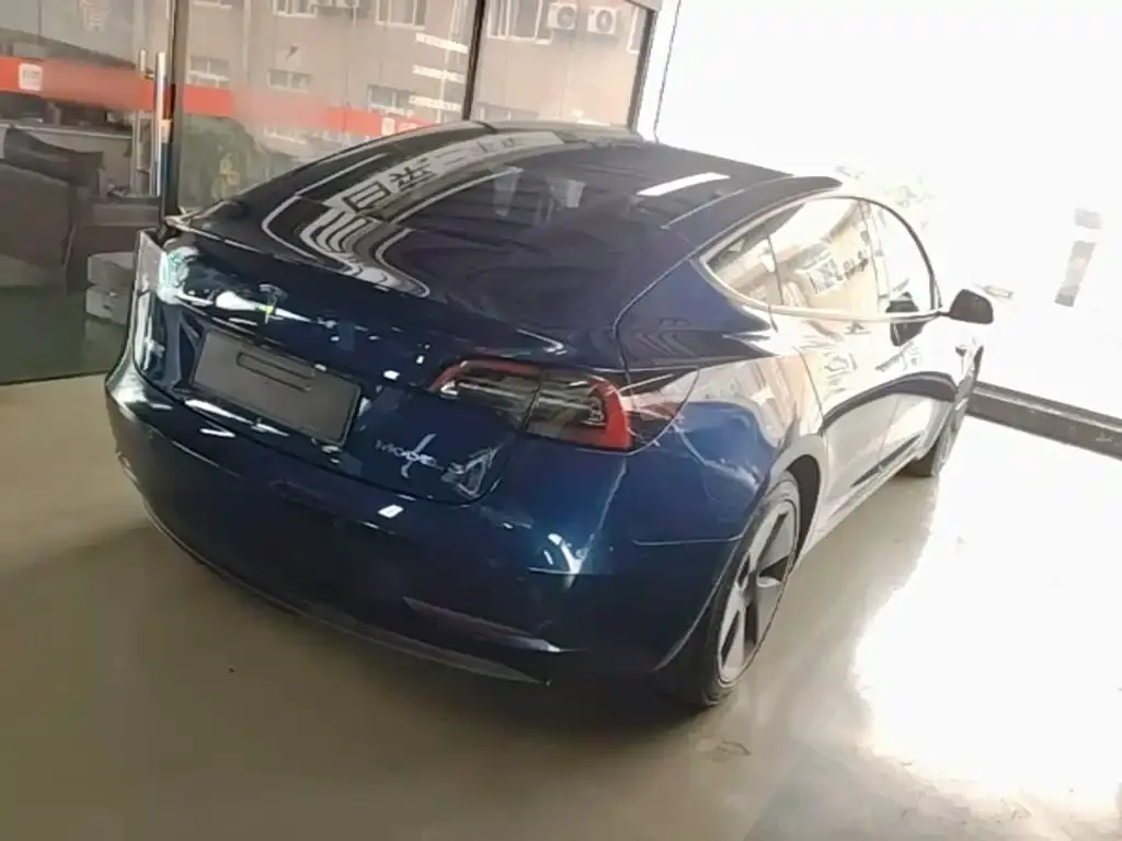 Tesla Model 3 — фото 3