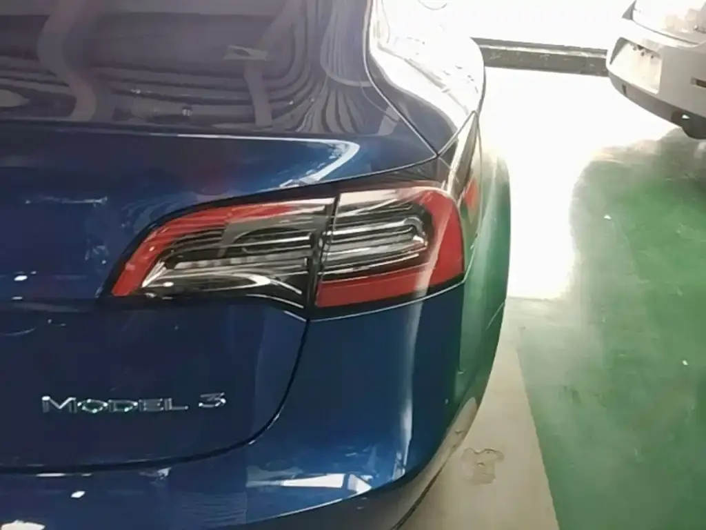 Tesla Model 3 — фото 5