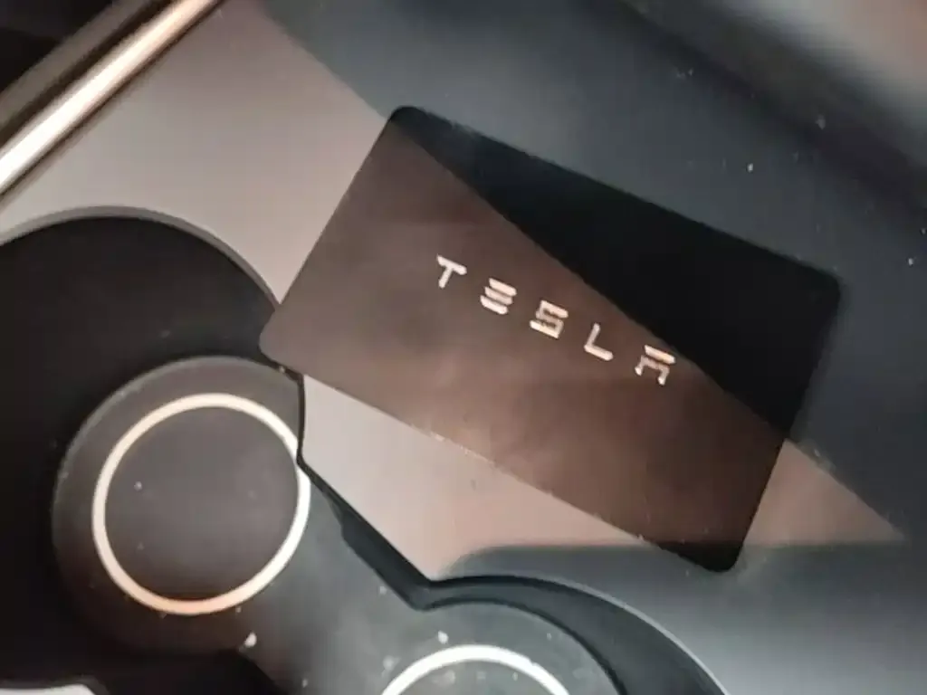 Tesla Model 3 — фото 2