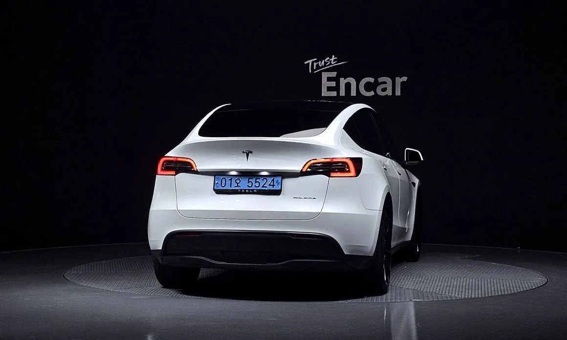 Tesla Model Y — фото 6