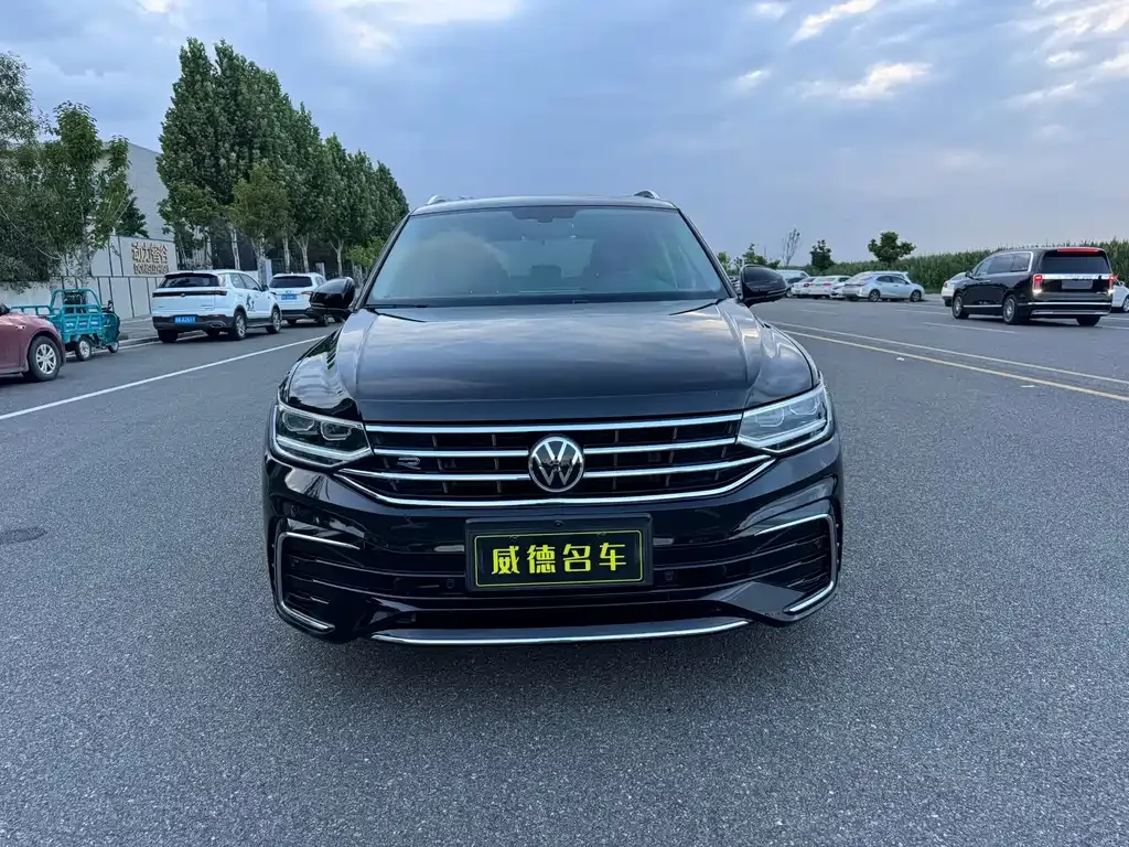 Volkswagen Tiguan L — фото 8