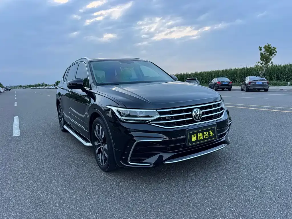 Volkswagen Tiguan L — фото 7
