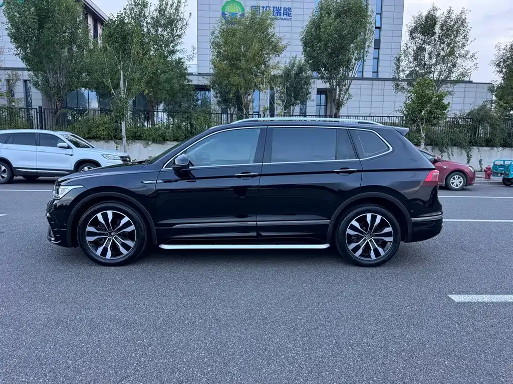 Volkswagen Tiguan L — фото 2