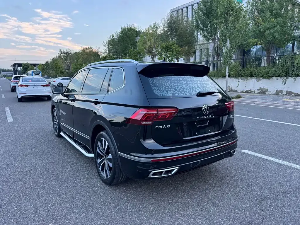 Volkswagen Tiguan L — фото 10