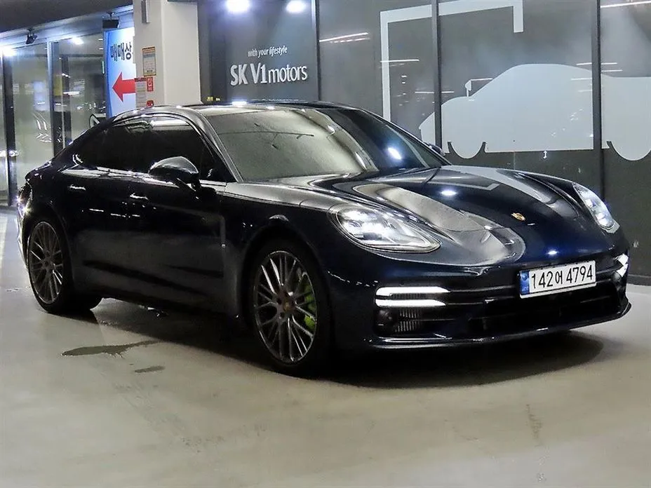 Porsche Panamera — фото 1