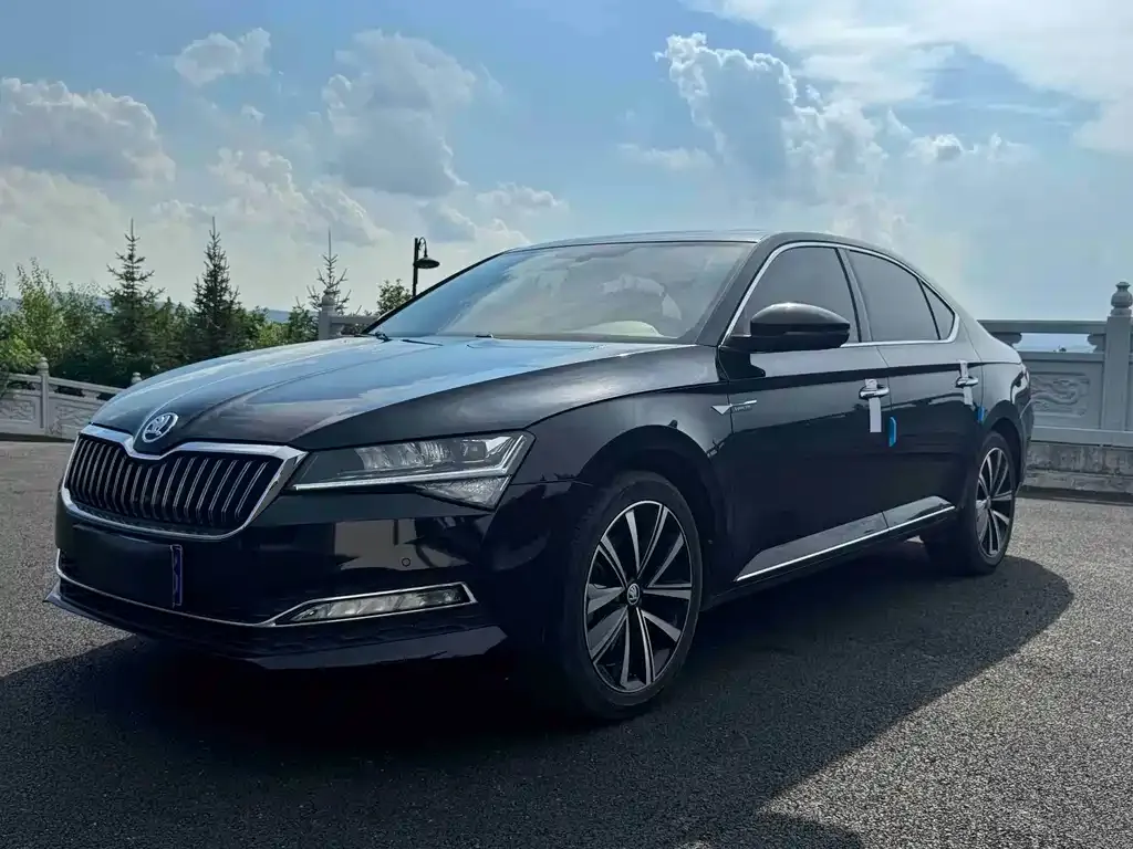Skoda Superb — фото 1