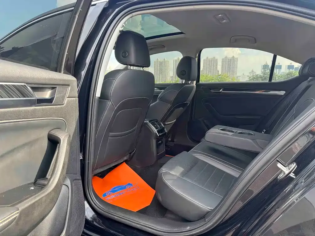 Skoda Superb — фото 10