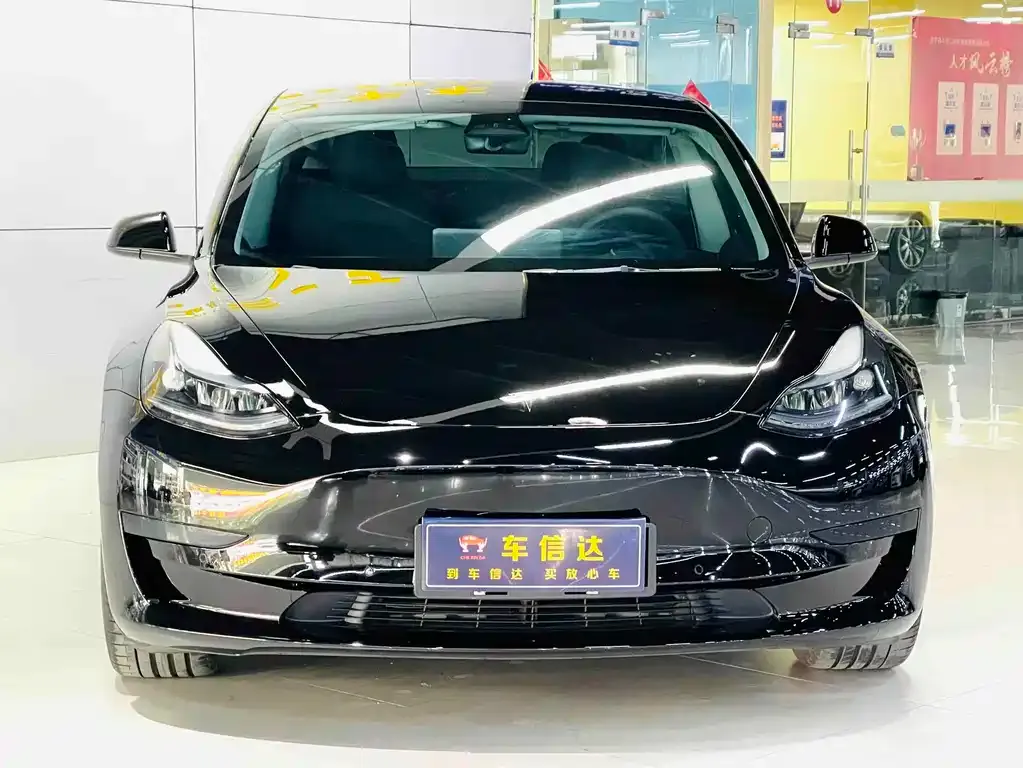 Tesla Model 3 — фото 1