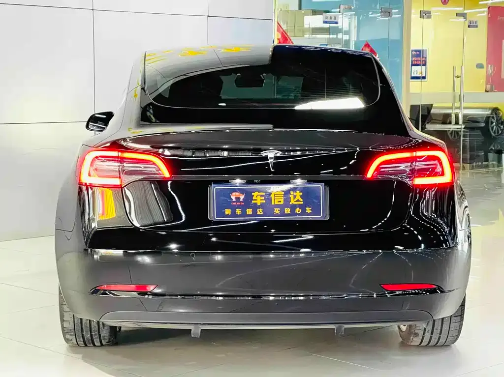 Tesla Model 3 — фото 10