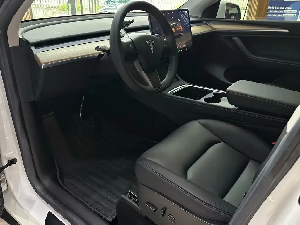 Tesla Model Y — фото 5