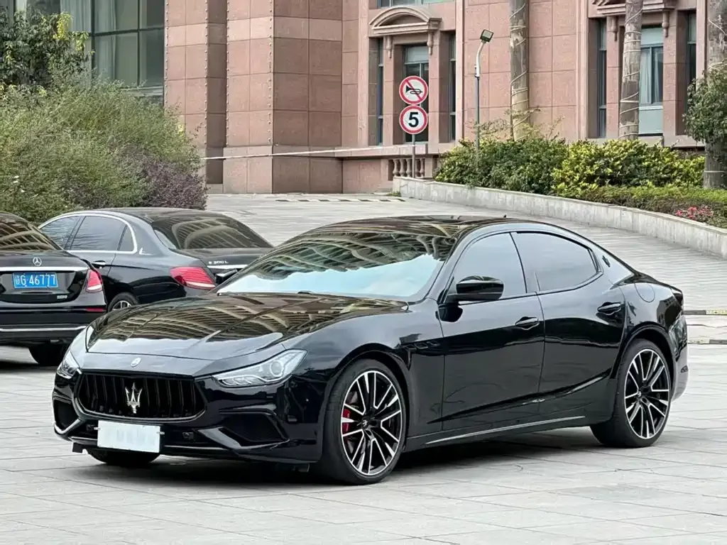 Maserati Ghibli — фото 1