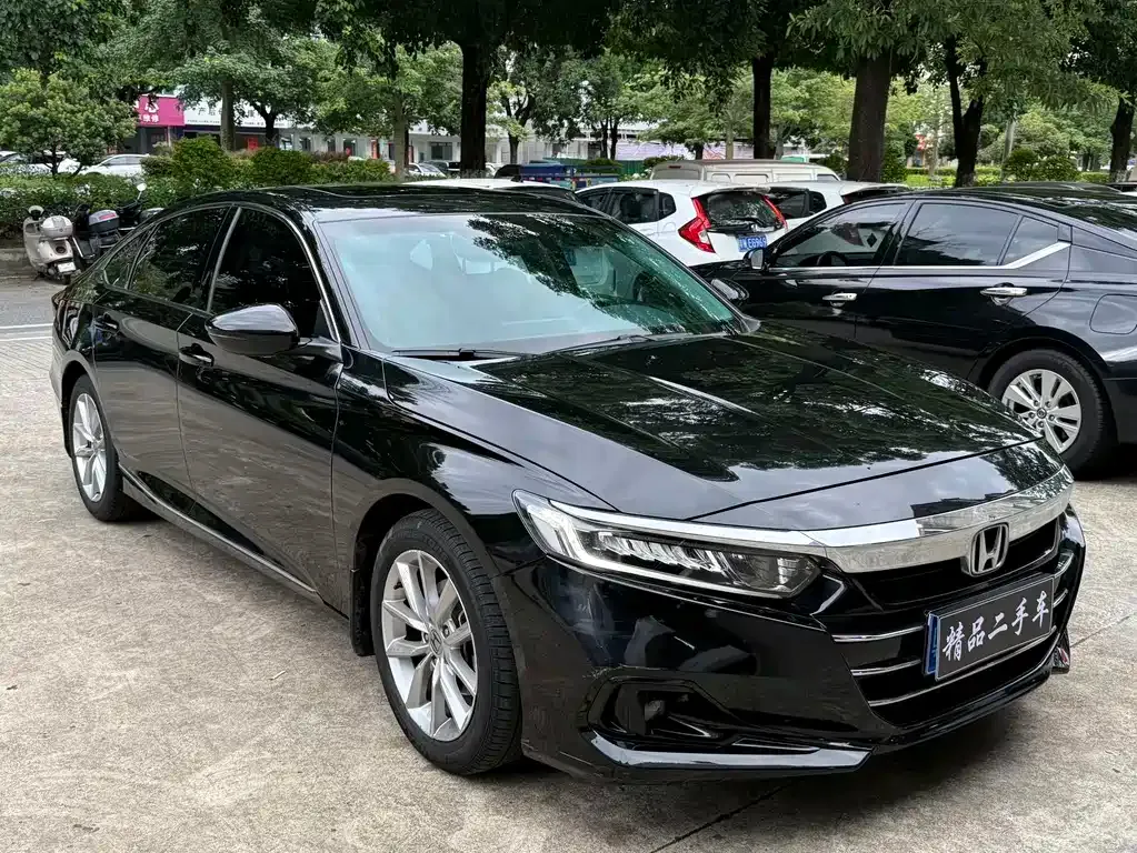 Honda Accord — фото 1