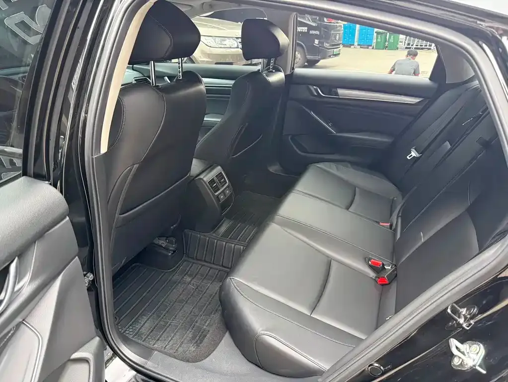 Honda Accord — фото 3