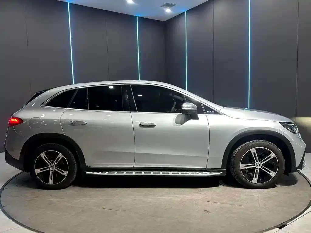 Mercedes-Benz EQE SUV — фото 3