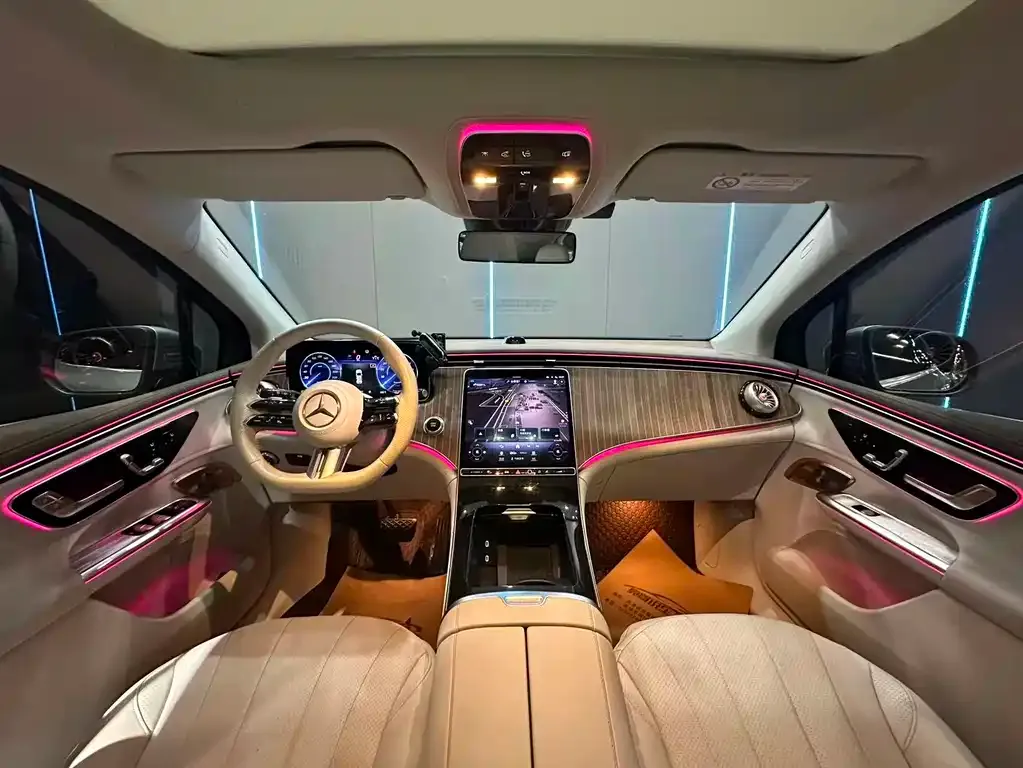 Mercedes-Benz EQE SUV — фото 6