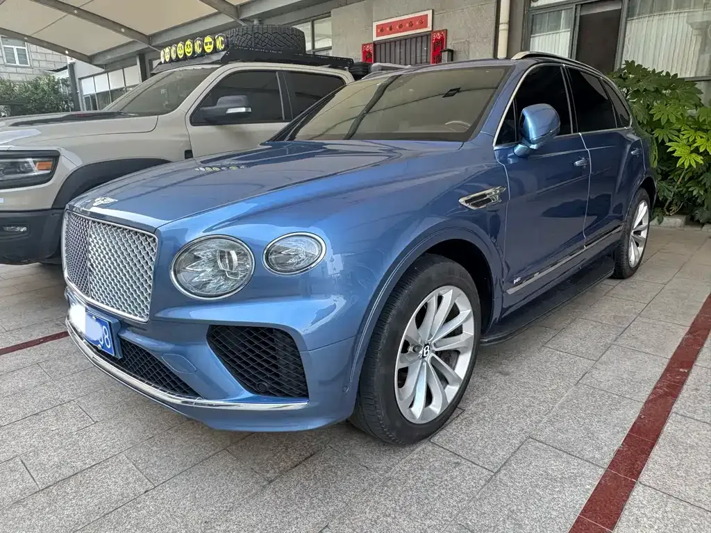 Bentley Bentayga — фото 1